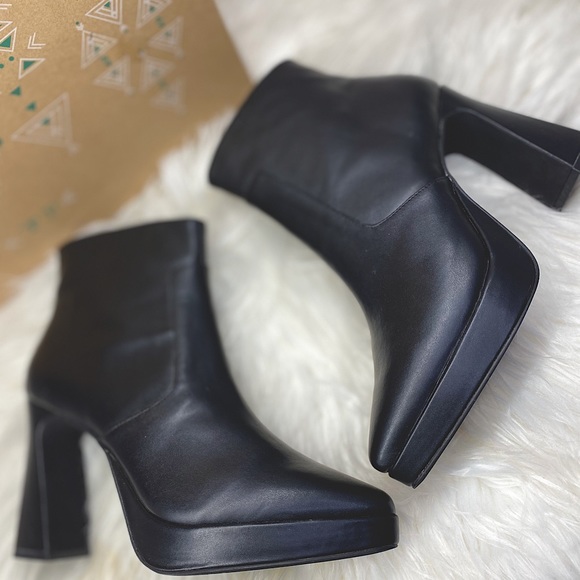 Rare FP✌🏽FREE PEOPLE | Flared Block Heel Black Platform Boots BNIB!! - Picture 2 of 9